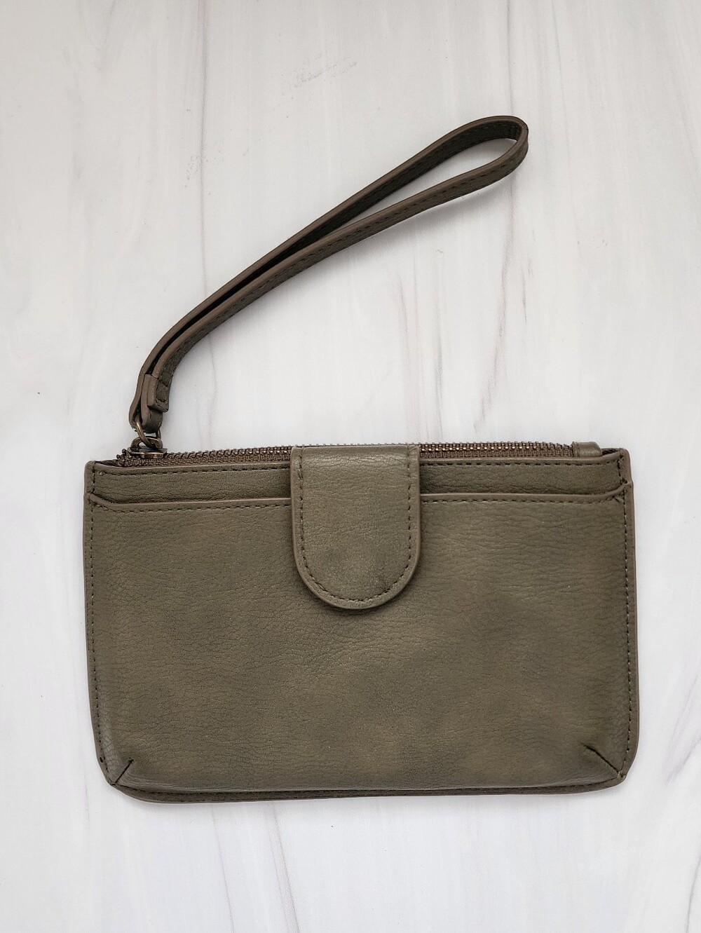 Universal Thread Olive Green Faux Leather Wristlet Wallet
